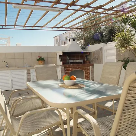 Ithaca Villa *